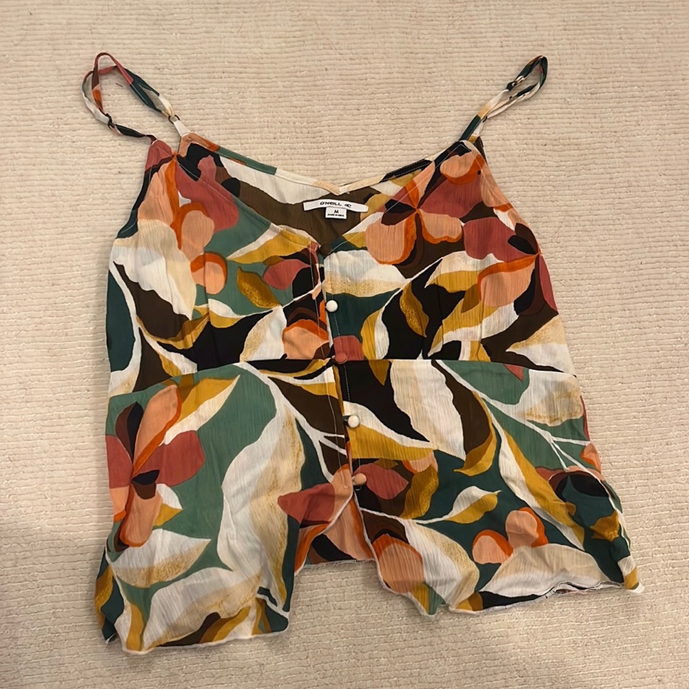 fun and flowery o’neill top!🧡